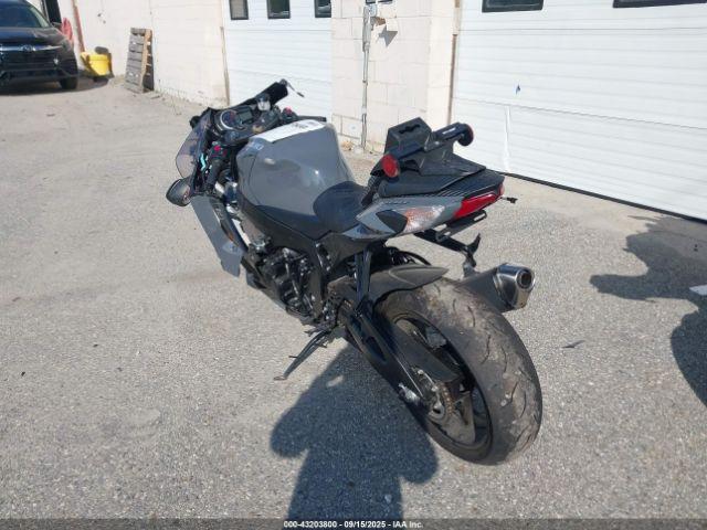 Suzuki Gsx-r600 Image 8