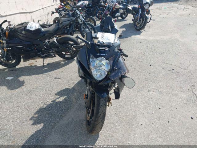 Suzuki Gsx-r600 Image 9