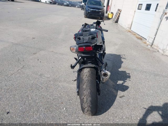 Suzuki Gsx-r600 Image 2