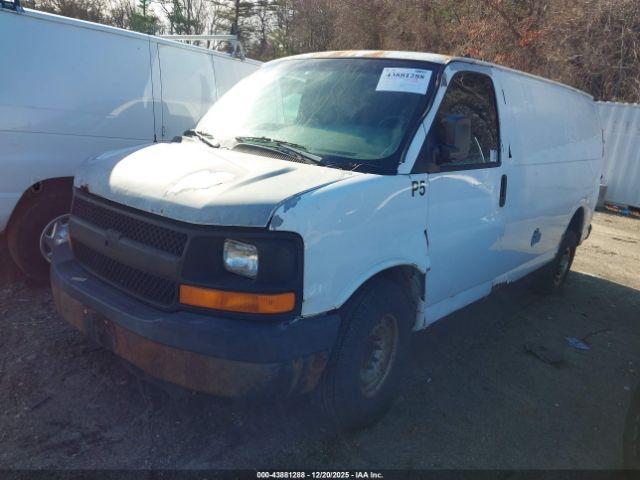 Chevrolet Express Work Van Image 3