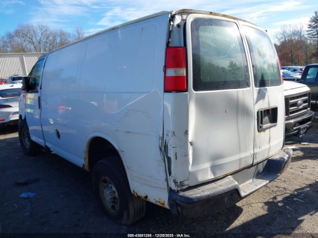 Chevrolet Express Work Van Image 4