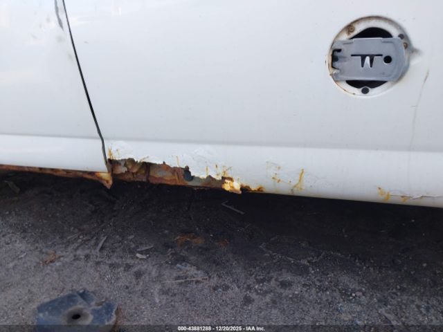 Chevrolet Express Work Van Image 5