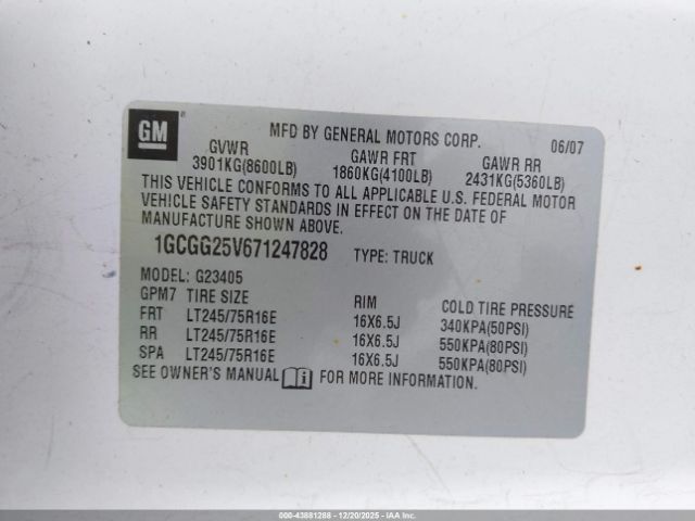 Chevrolet Express Work Van Image 9