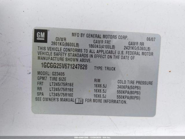 Chevrolet Express Work Van Image 9