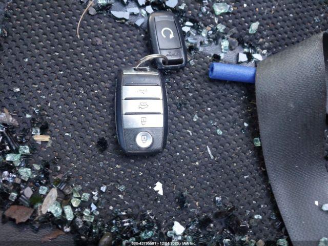 Kia Optima S Image 10