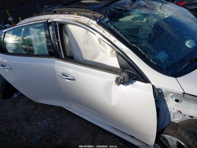 Kia Optima S Image 13