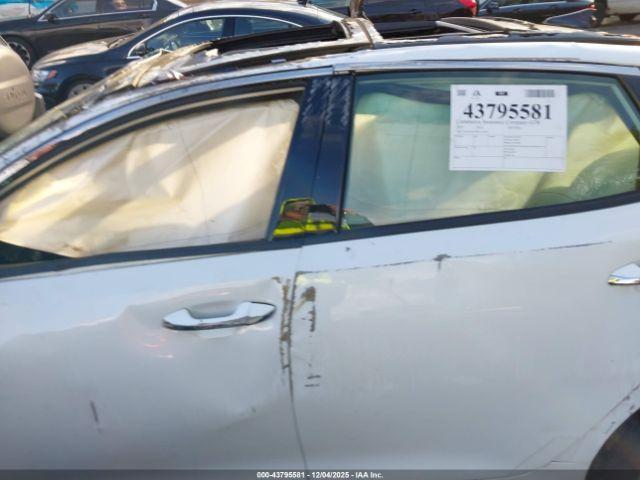 Kia Optima S Image 15