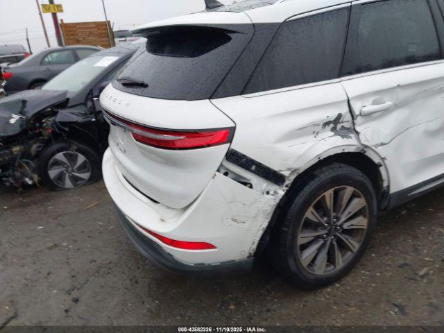 Lincoln Corsair Reserve Image 3