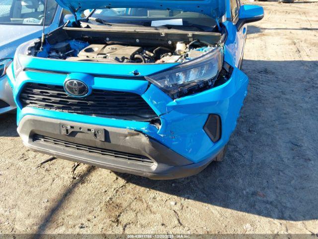 Toyota RAV4 Le Image 7