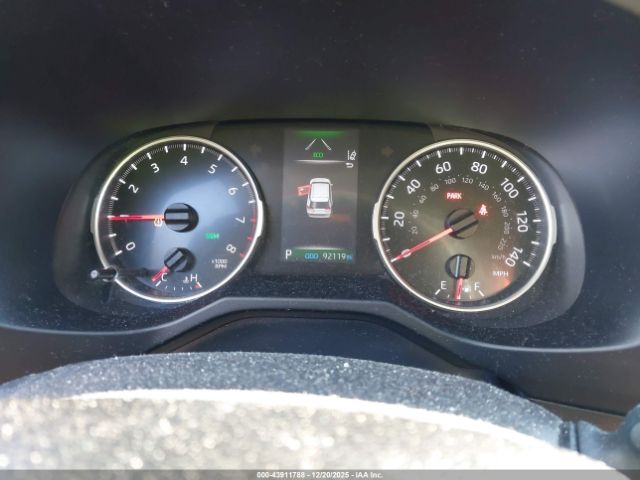 Toyota RAV4 Le Image 5