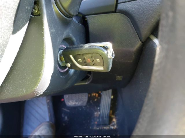 Toyota RAV4 Le Image 9