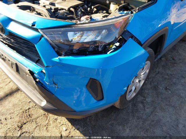 Toyota RAV4 Le Image 10