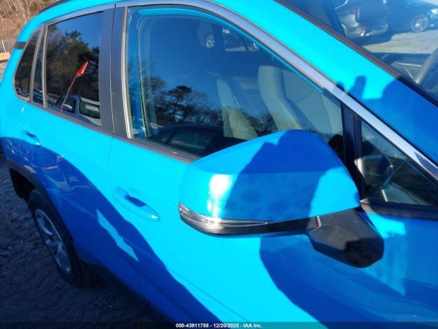 Toyota RAV4 Le Image 13