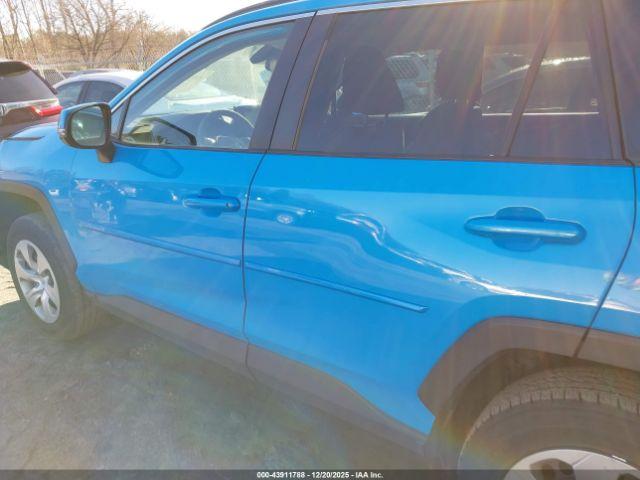 Toyota RAV4 Le Image 15