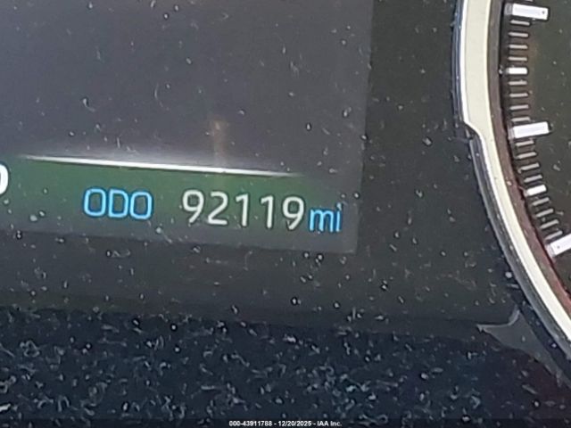 Toyota RAV4 Le Image 14