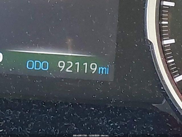 Toyota RAV4 Le Image 14