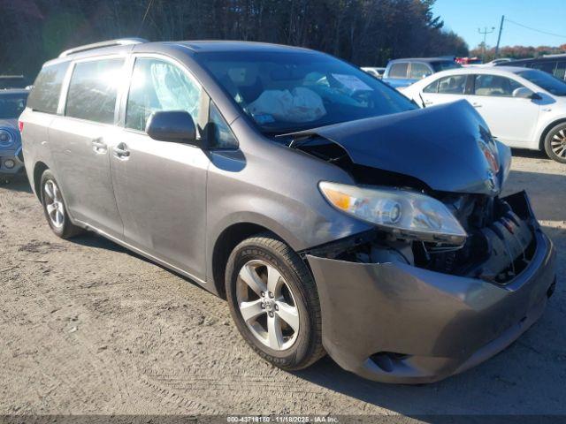  Salvage Toyota Sienna