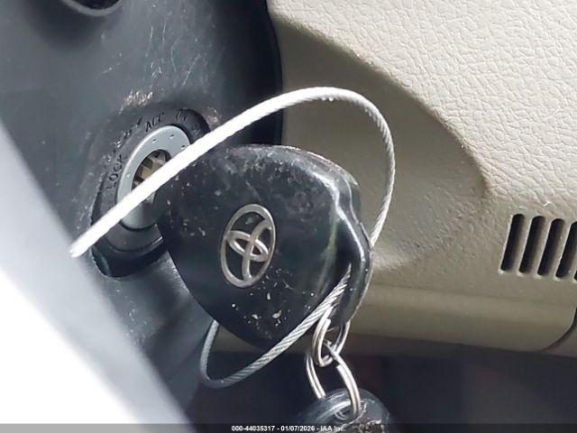 Toyota Corolla Le Image 10