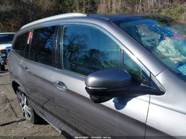 Honda Pilot Touring Image 12