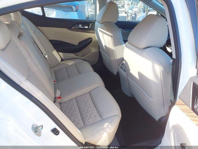 Nissan Maxima 3.5 Platinum Image 10