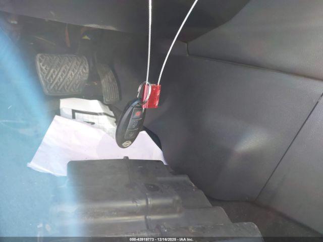 Nissan Rogue Image 2