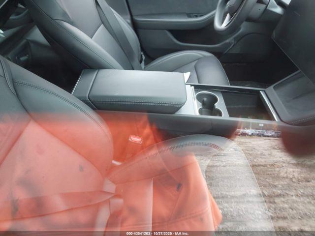 Tesla Model 3 Long Range All-wheel Drive Image 18