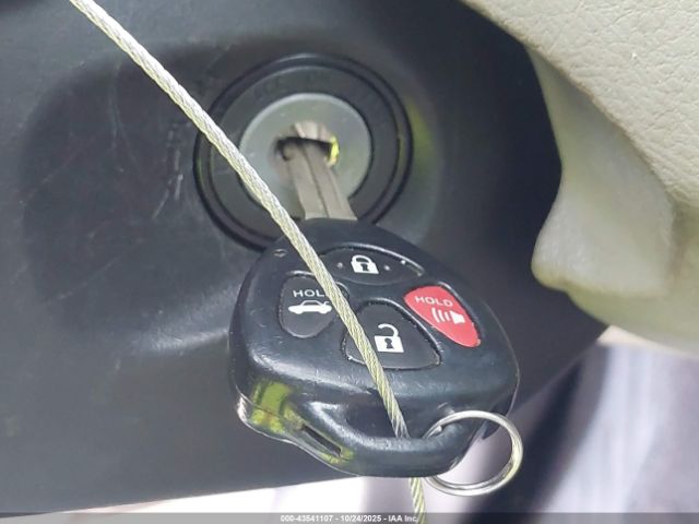 Toyota Corolla Le Image 8