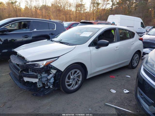 Subaru Impreza Base 5-door Image 3