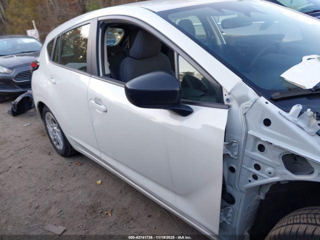 Subaru Impreza Base 5-door Image 12