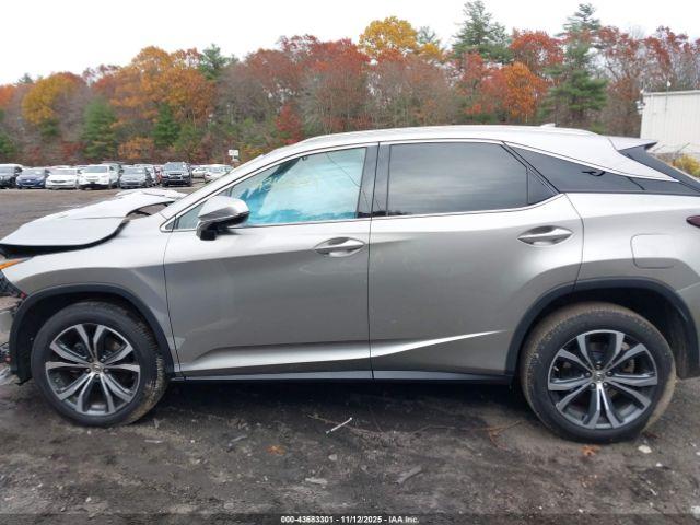 Lexus RX Image 16