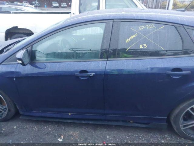 Ford Focus St Image 12