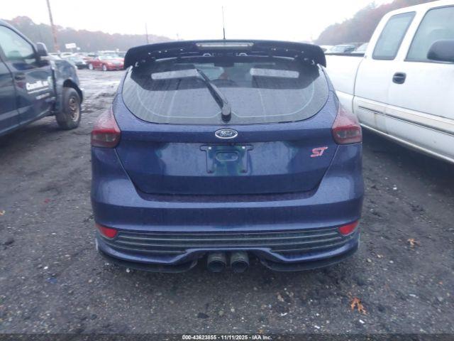 Ford Focus St Image 13