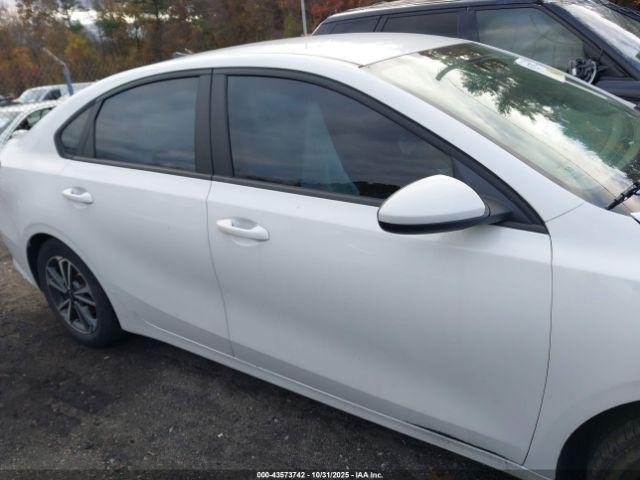 Kia Forte Lxs Image 10