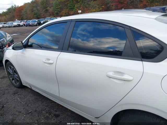 Kia Forte Lxs Image 16