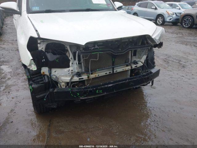 Toyota 4Runner Limited Image 16