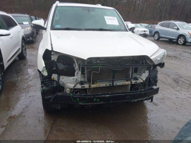 Toyota 4Runner Limited Image 5