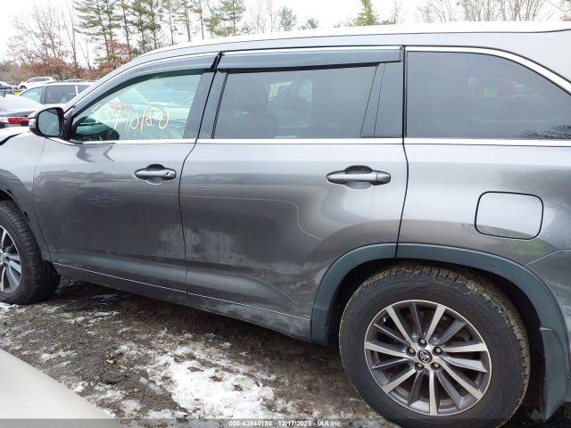 Toyota Highlander Xle Image 10