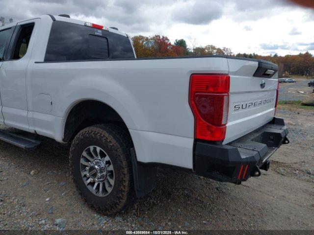 Ford F-250 Lariat Image 16